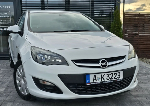 Opel Astra cena 35900 przebieg: 120000, rok produkcji 2015 z Brzozów małe 781